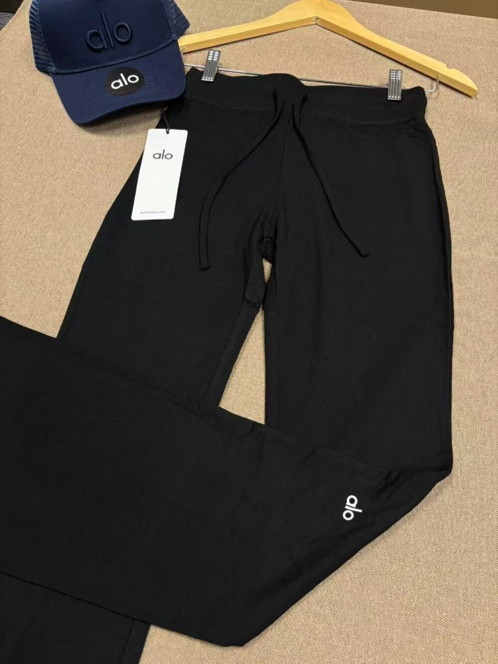🪩Alo Yoga Sway Bootcut Sweatpant Black Comfortable Flared Casual Sports Pants - Picture 3 of 10